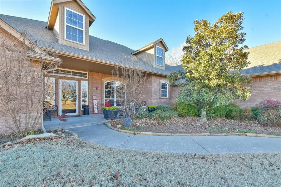 301 W Ponderosa Drive, Tuttle, OK 73089 - Image #2