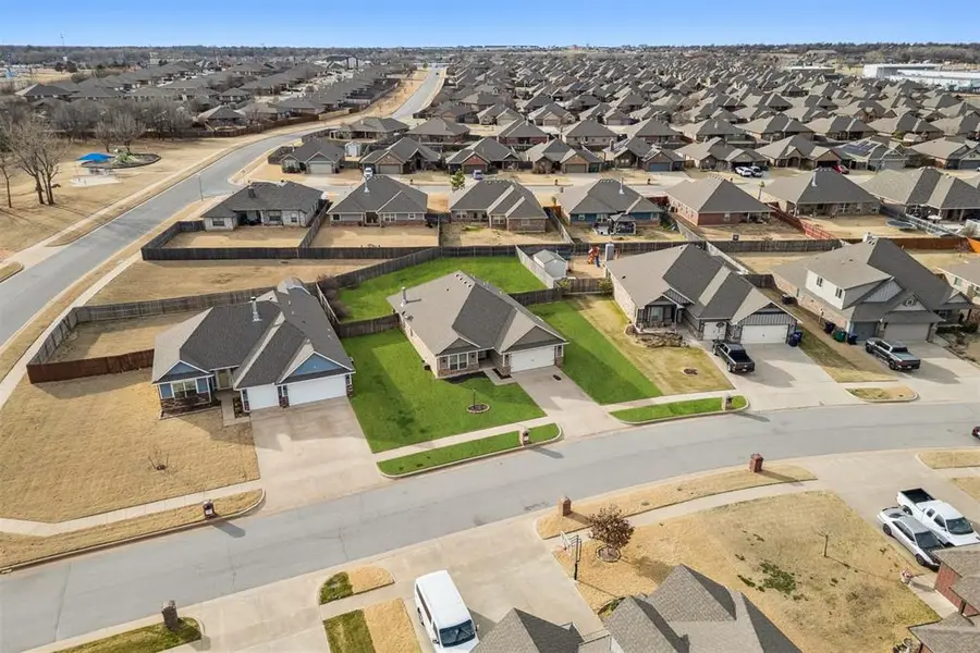 705 Windy Lane, Yukon, OK 73099 - Image #2