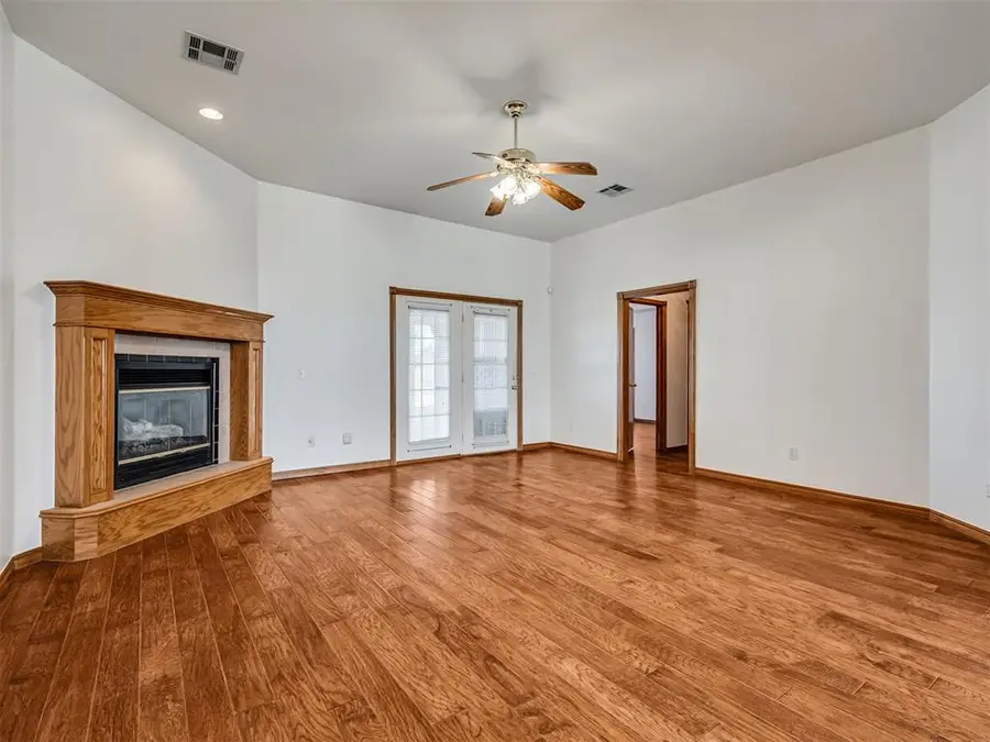 1621 Silver Oak Drive, Blanchard, OK 73010 - Image #2