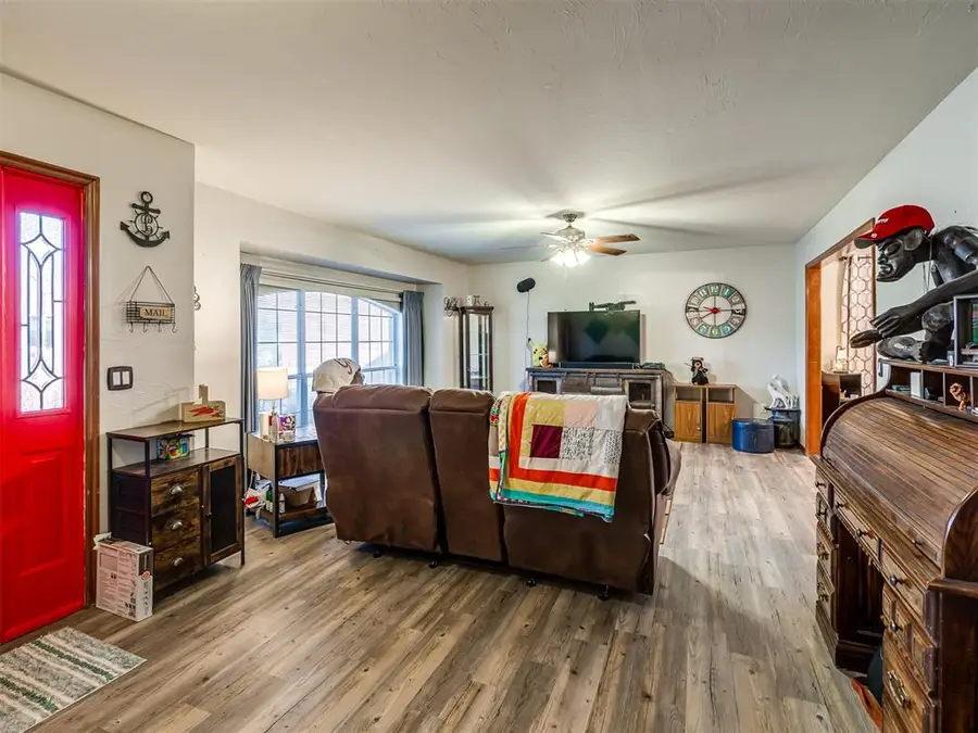 520 Greenfield Drive, Yukon, OK 73099 - Image #3