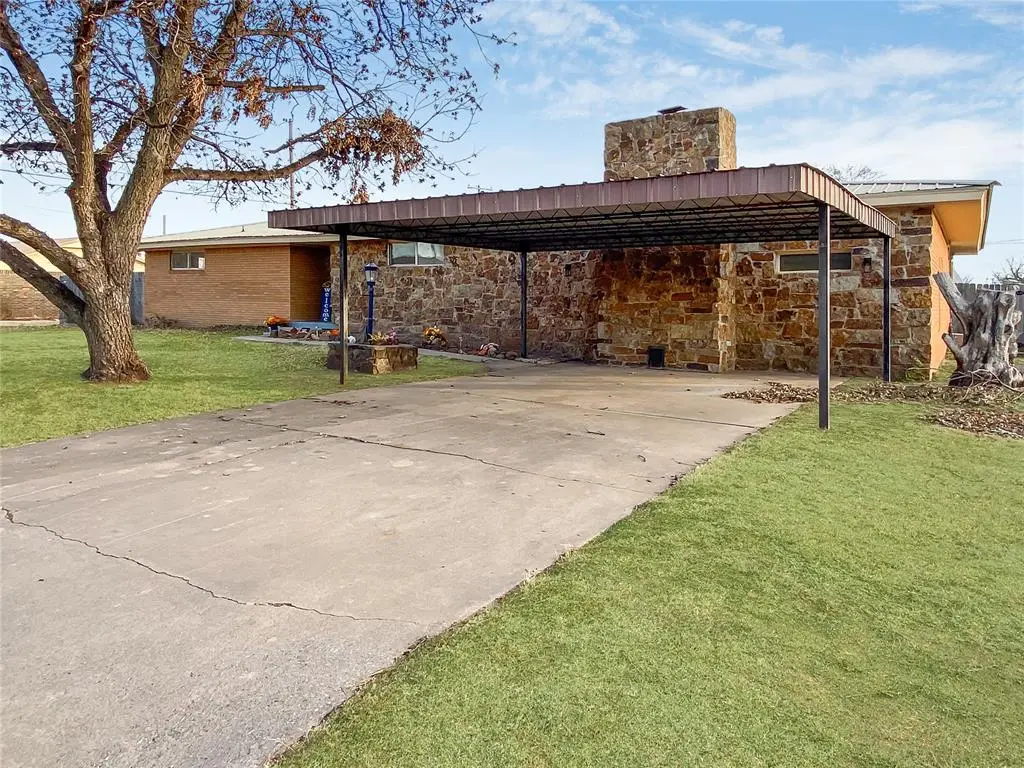 207 Spurlin Drive, Sayre, OK 73662 - Image #1