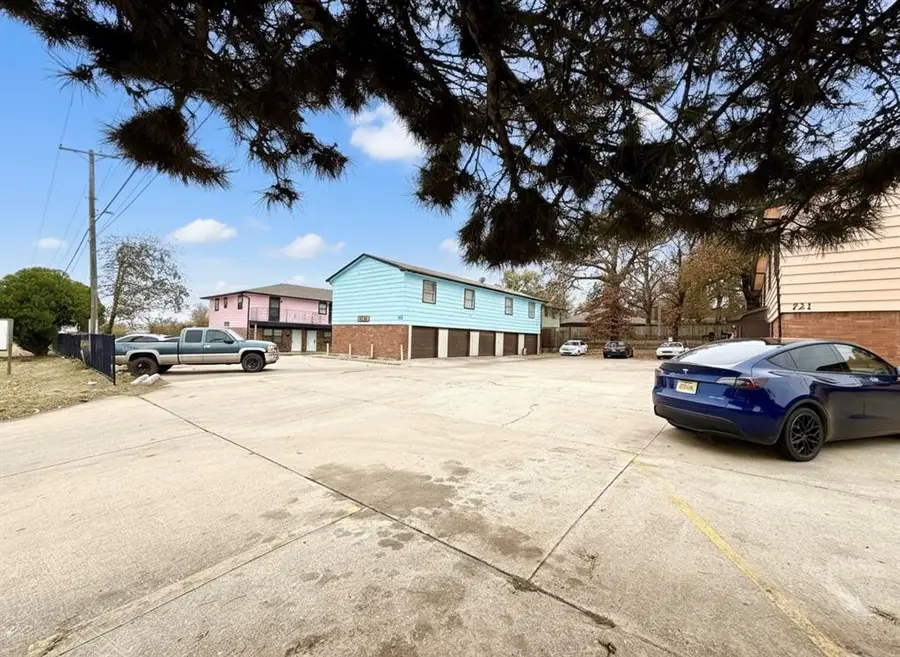717 N Rockwell Avenue, Oklahoma City, OK 73127 - Image #2