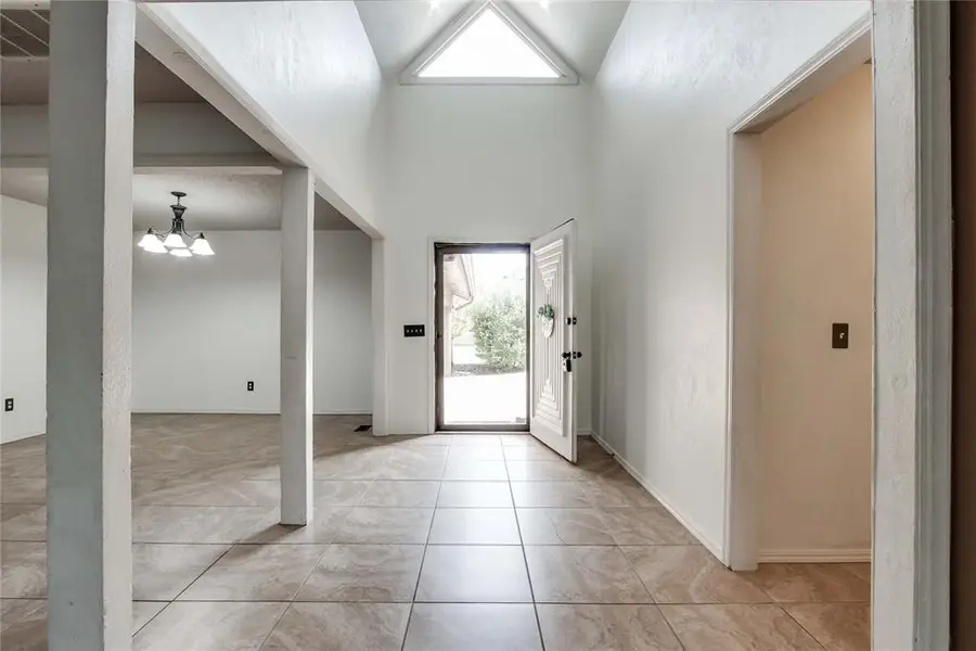 12909 Saint Christopher Drive, Oklahoma City, OK 73120 - Image #3