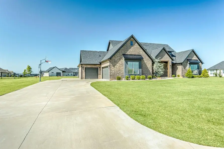 10028 Lacewood Drive, Edmond, OK 73025 - Image #2