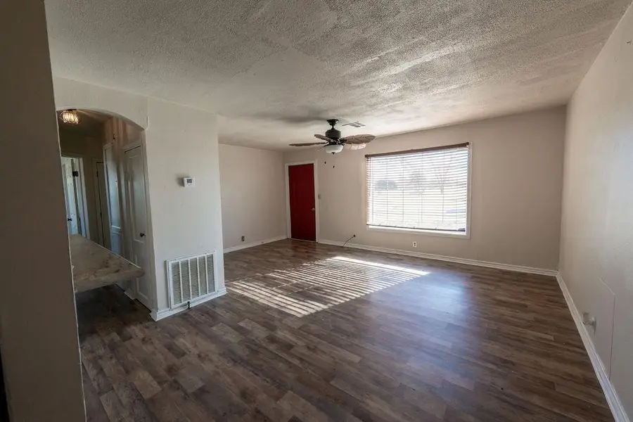 631 W 10th Street, Cordell, OK 73632 - Image #3