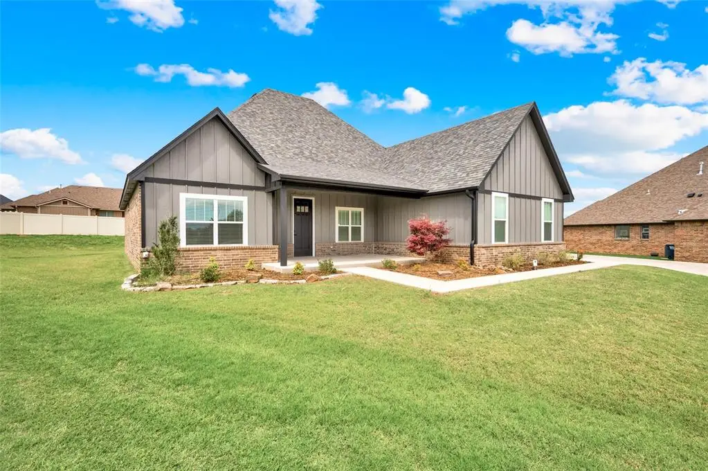 2704 Woodlawn Court, Shawnee, OK 74804 - Image #1