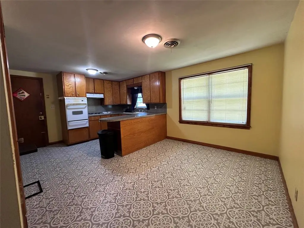 811 N Broadway Street, Broken Bow, OK 74728 - Image #1