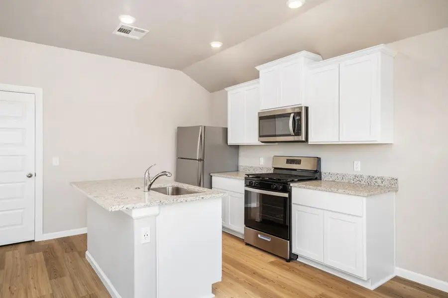 733 Luna Way, Tuttle, OK 73089 - Image #2