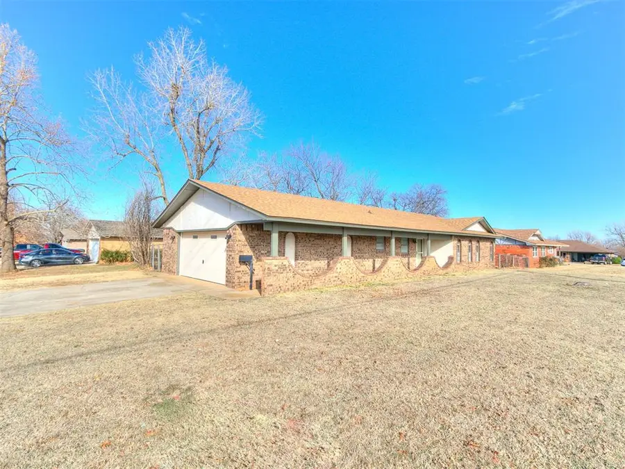 1203 Ridgeway Drive, Yukon, OK 73099 - Image #2