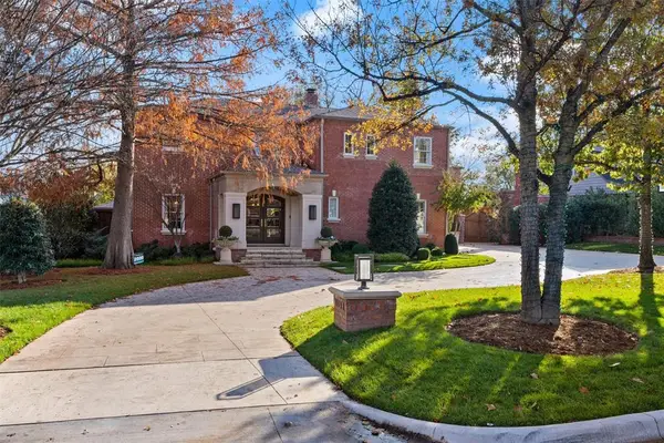 1202 Larchmont Lane, Nichols Hills, OK 73116