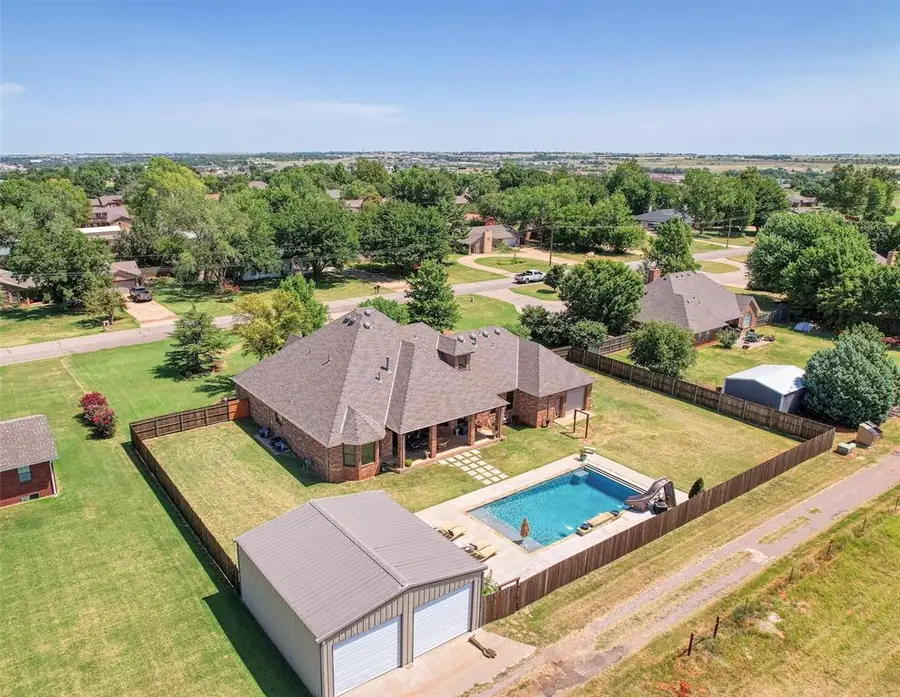 316 W Lakeview Drive, Elk City, OK 73644 - Image #2