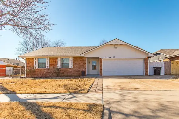 709 N Silver Leaf Drive, Moore, OK 73160