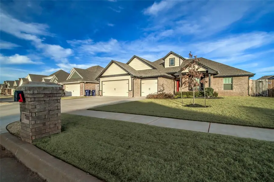 708 Bison Crossing Drive, Yukon, OK 73099 - Image #3