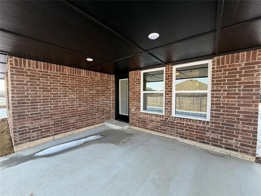 1012 Redwood Creek Drive, Yukon, OK 73099 - #2