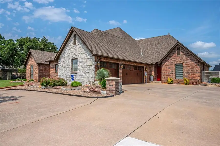 1213 Muirfield Drive, Shawnee, OK 74801 - Image #2