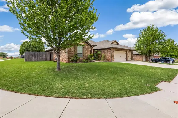 14101 Drakes Way, Yukon, OK 73099