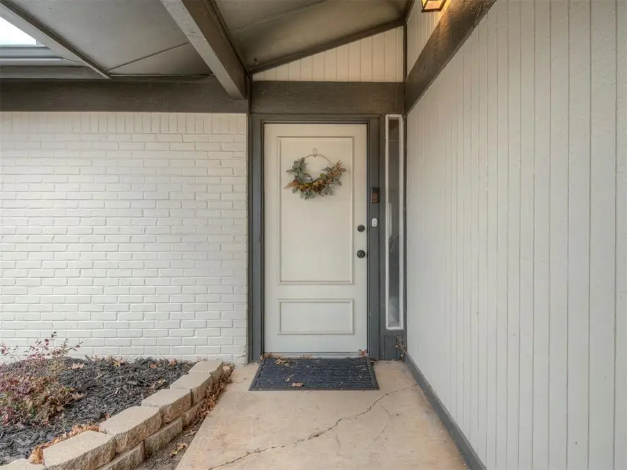 10420 Blue Spruce Road, Oklahoma City, OK 73162 - Image #2