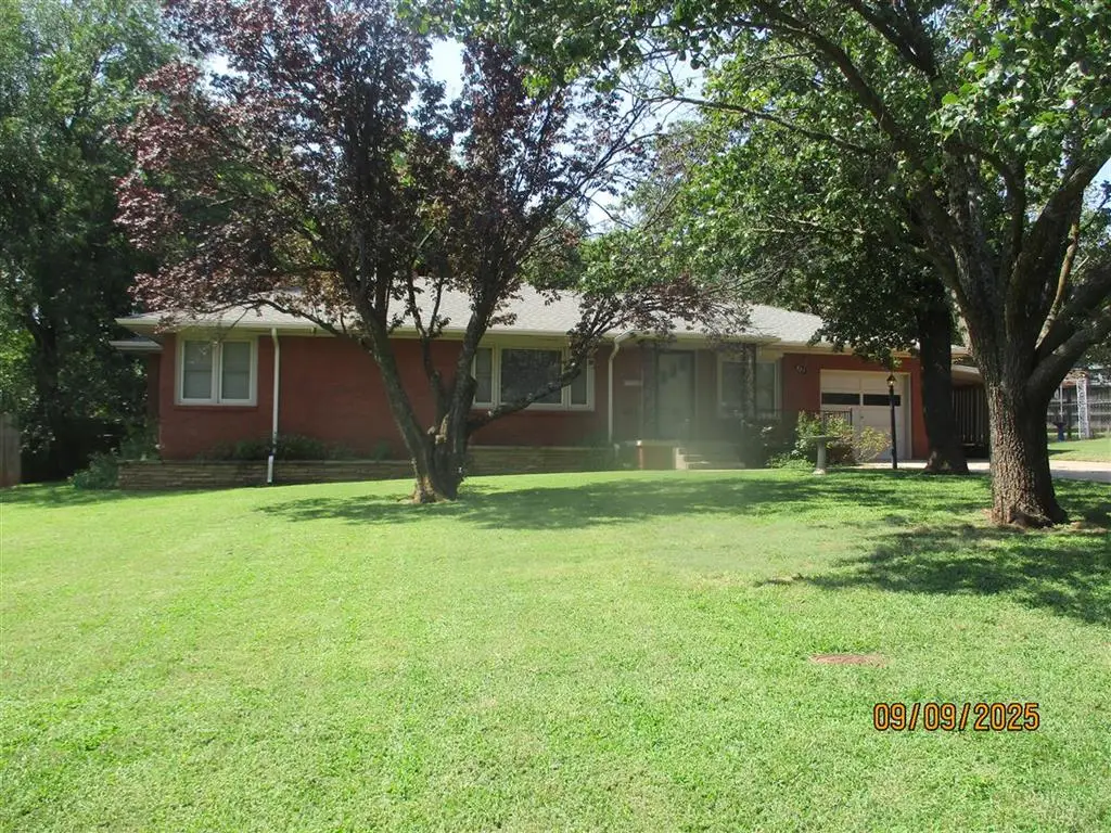 825 East Drive, Edmond, OK 73034 - Image #1