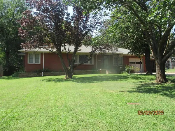 825 East Drive, Edmond, OK 73034