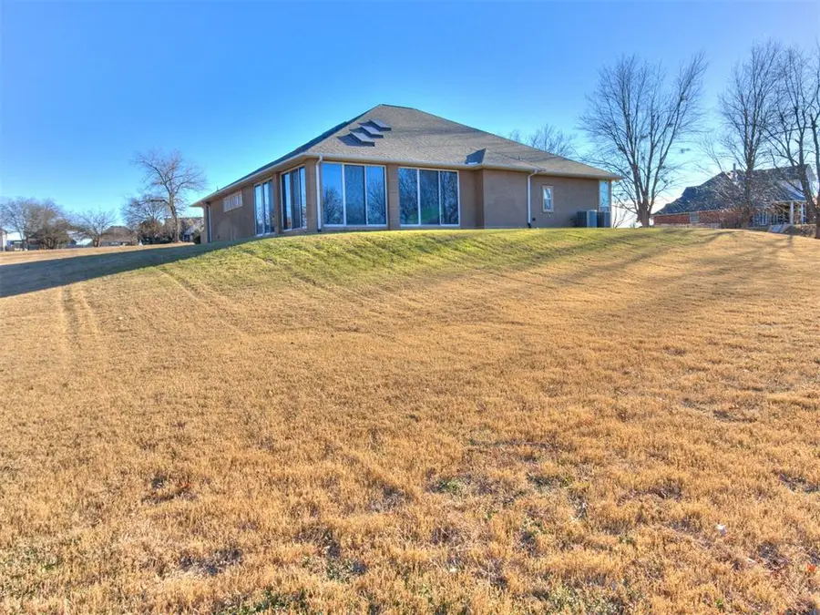 815 River View Drive, Norman, OK 73071 - Image #3