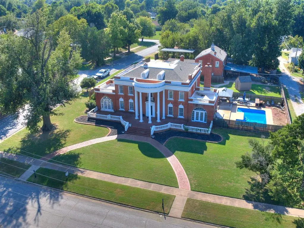 828 S 12th Street, Chickasha, OK 73018 - Image #1