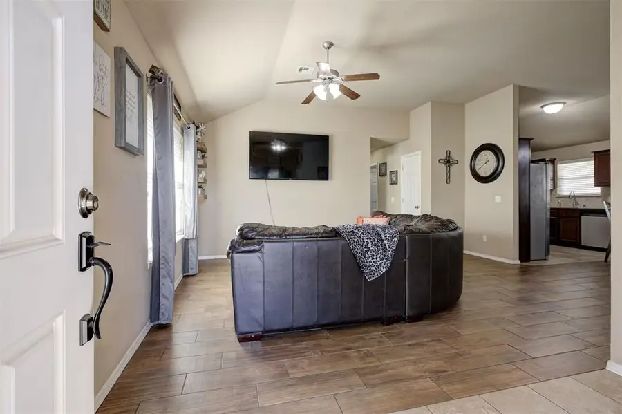 921 Switzerland Avenue, Yukon, OK 73099 - Image #3