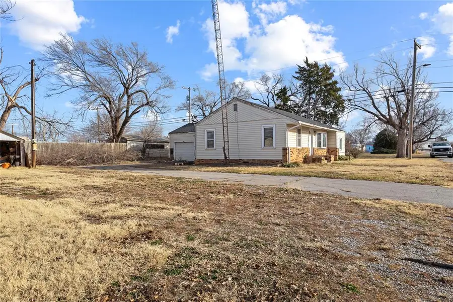 114 W B Street, Okeene, OK 73763 - Image #2