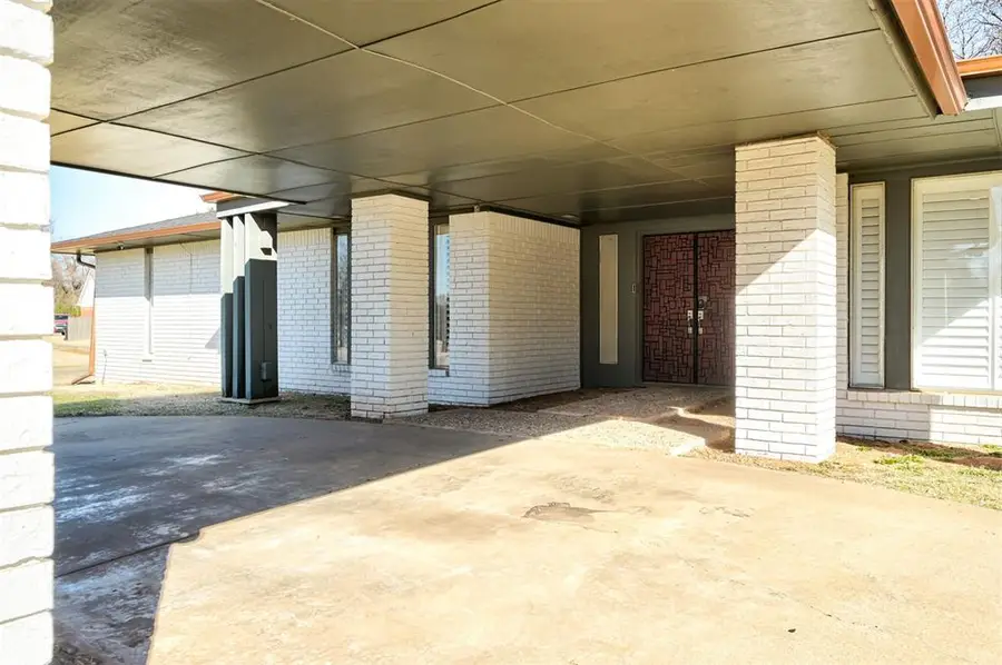 12136 Thorn Ridge Road, Oklahoma City, OK 73120 - Image #3