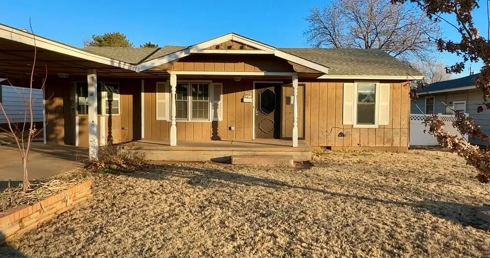 1009 W D Avenue, Elk City, OK 73644 - Image #1