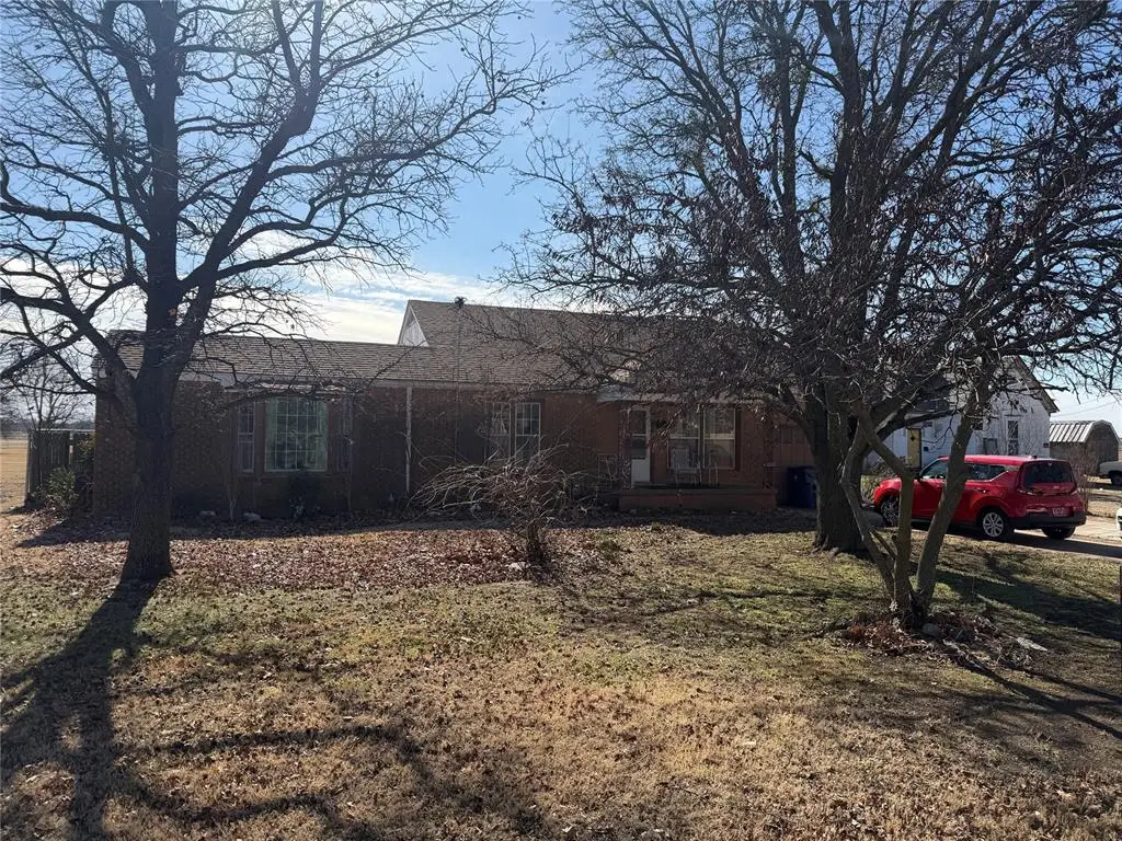 601 W Apache Street, Lindsay, OK 73052 - Image #1
