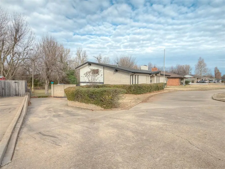 741 Kingston Drive, Yukon, OK 73099 - Image #2