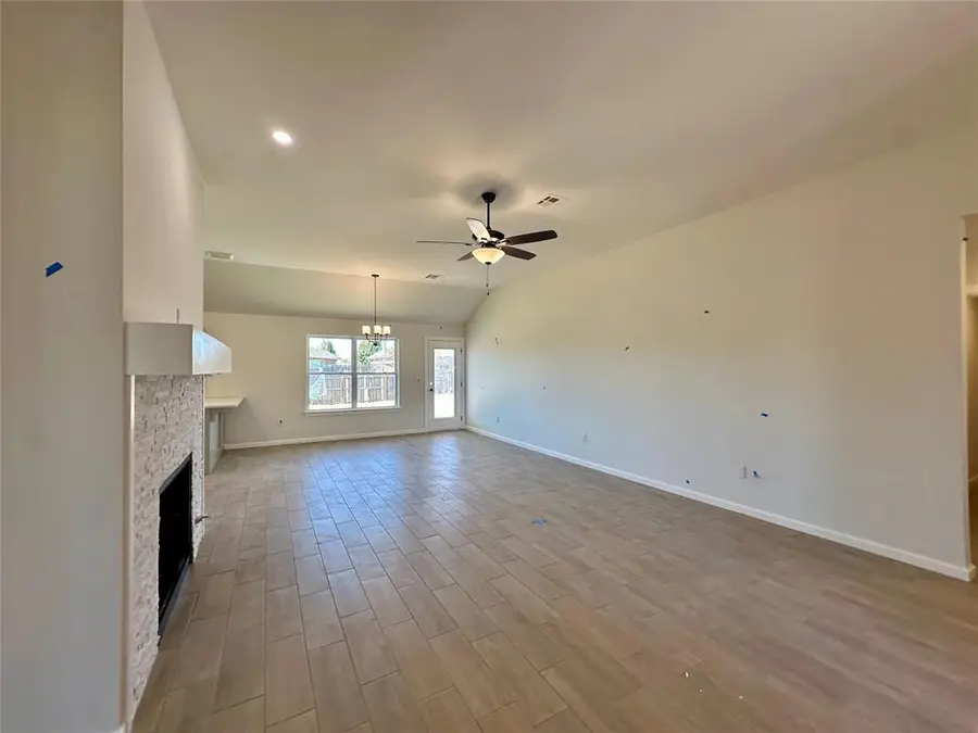 1013 Redwood Creek Drive, Yukon, OK 73099 - Image #2