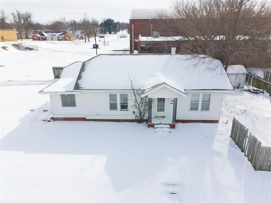 1005 W Washington Avenue, Chickasha, OK 73018 - #2