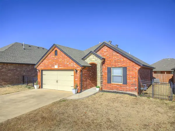 321 Golden Leaf Court, Moore, OK 73160