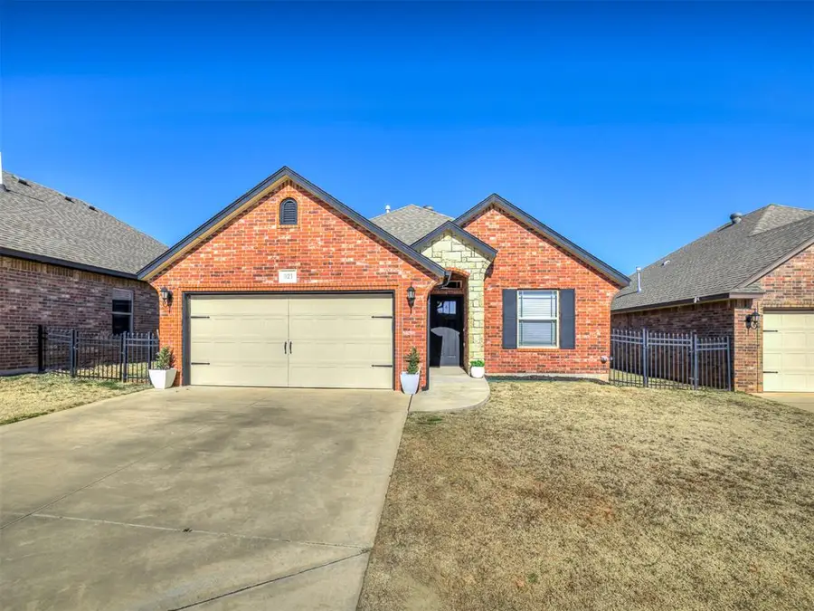 321 Golden Leaf Court, Moore, OK 73160 - Image #3