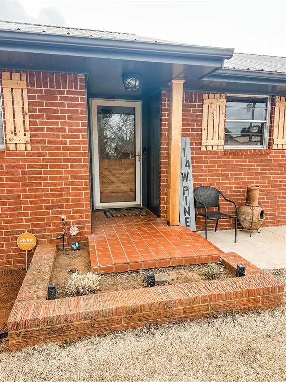 114 W Pine Street, Binger, OK 73009 - #2