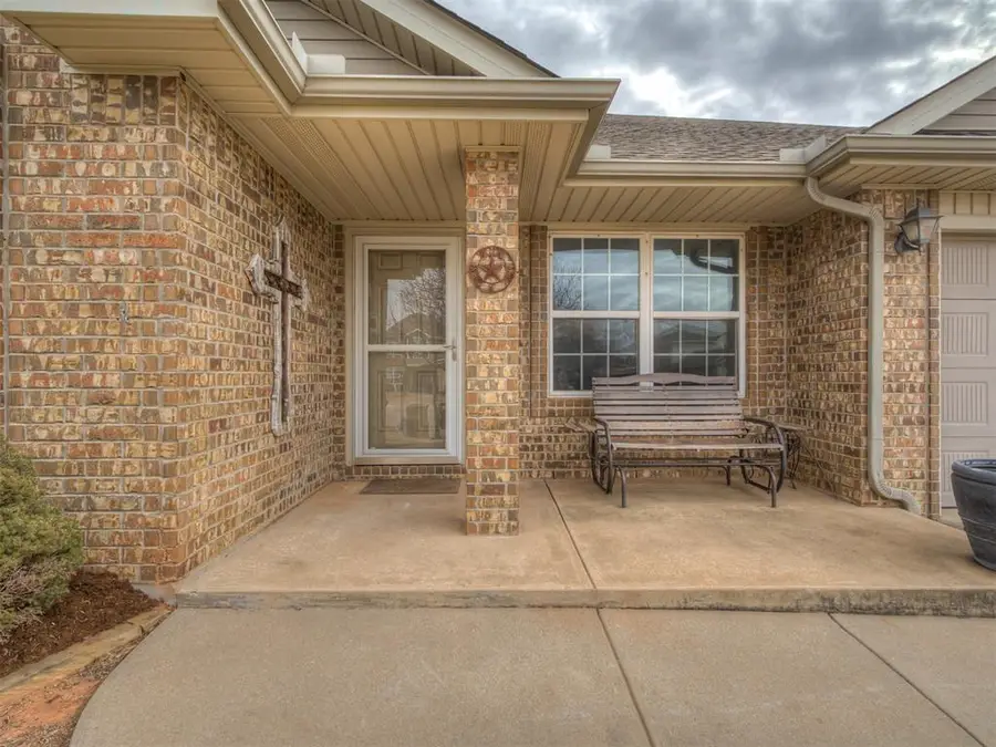536 W Shadow Ridge Way, Mustang, OK 73064 - Image #2