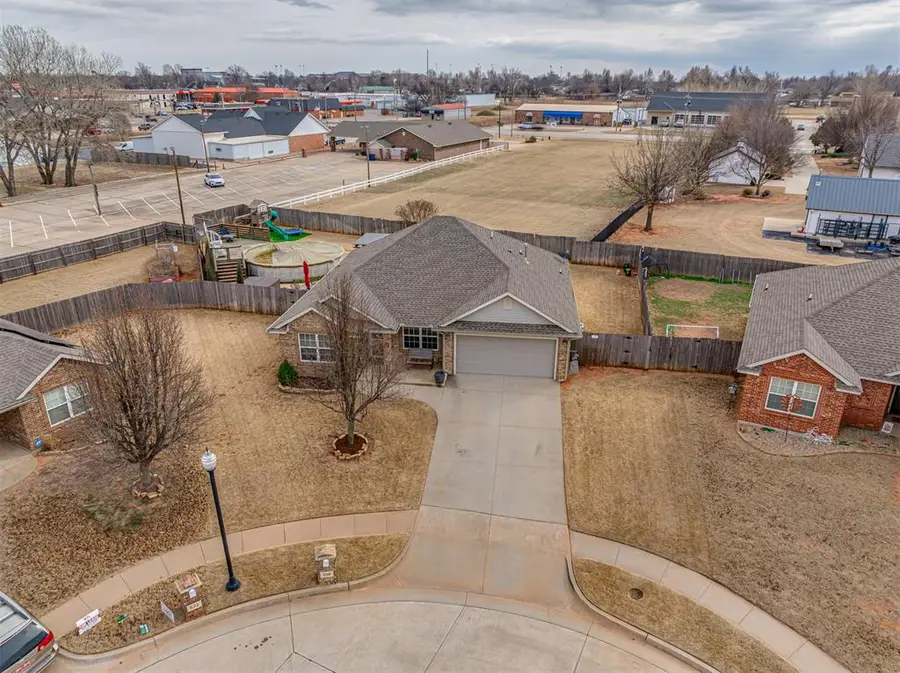 536 W Shadow Ridge Way, Mustang, OK 73064 - Image #3
