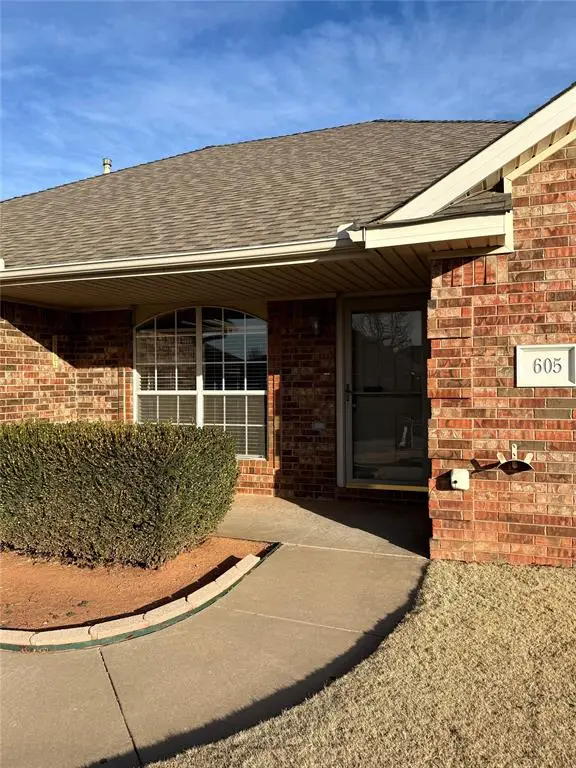 605 E Greenwood Lane, Mustang, OK 73064 - Image #2