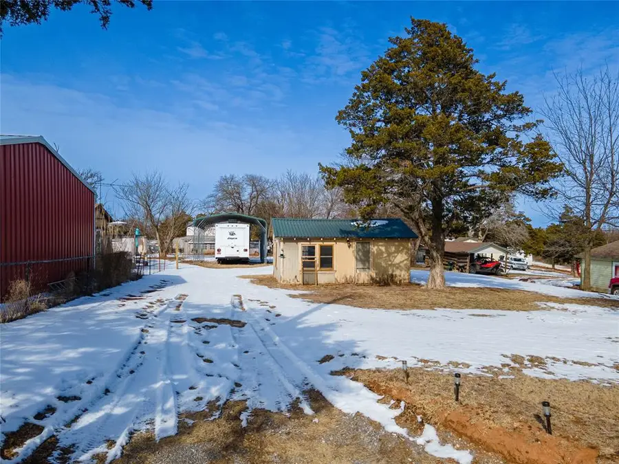 21134 E Eighth Street, Hinton, OK 73047 - #3