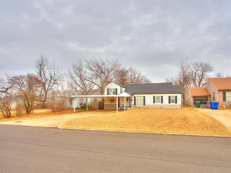 1211 S 19th Street, Chickasha, OK 73018 - #2