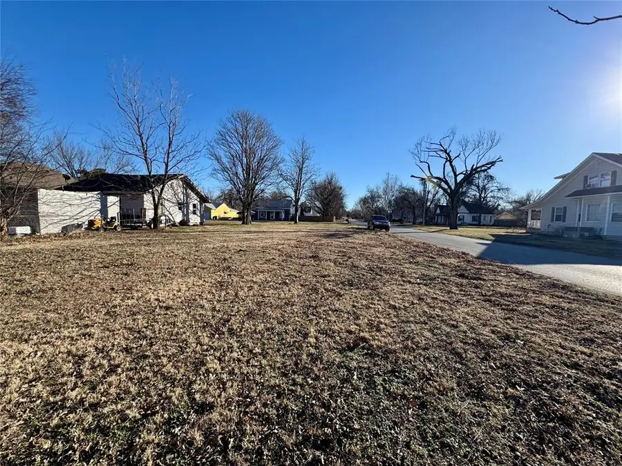 1728 W Idaho Avenue, Chickasha, OK 73018 - #2