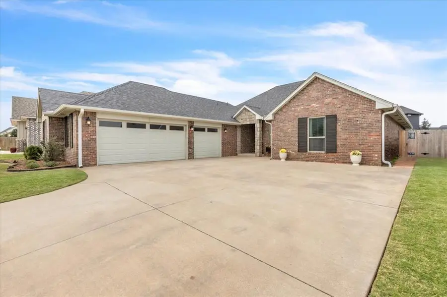10809 Mountain Fork Drive, Yukon, OK 73099 - #2