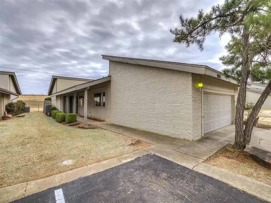 9822 Hefner Village Drive, Oklahoma City, OK 73162 - Image #3