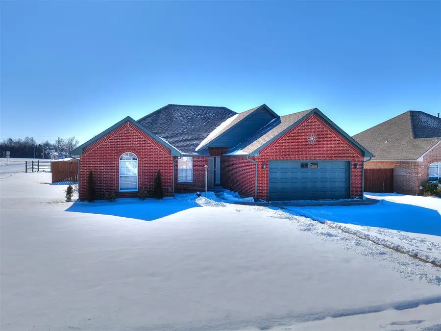 320 W Pines Way, Mustang, OK 73064 - Image #2