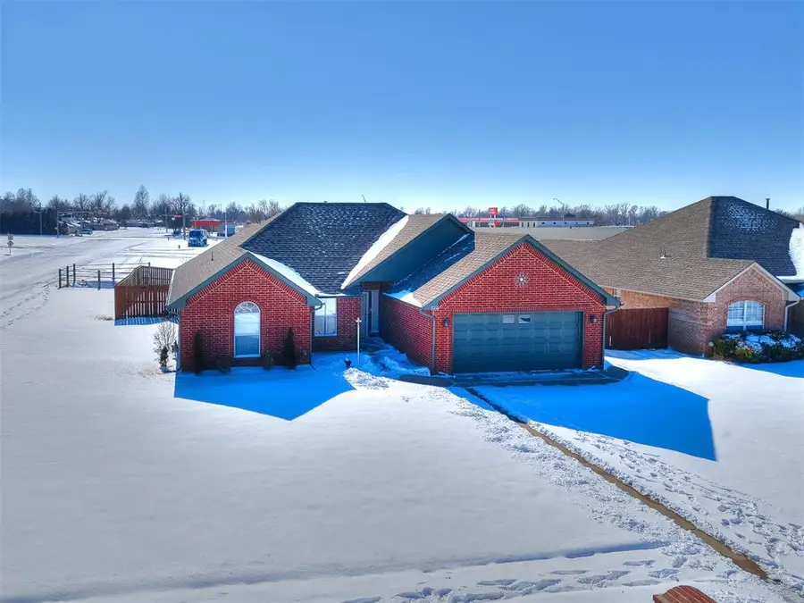 320 W Pines Way, Mustang, OK 73064 - Image #3