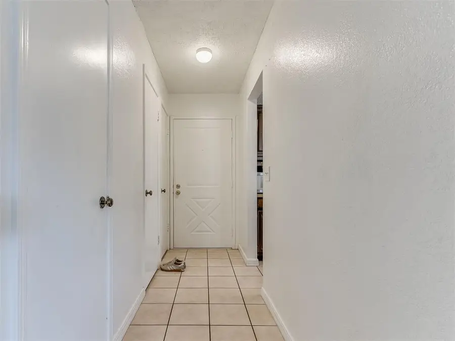 6916 Woodlake Drive, Oklahoma City, OK 73132 - #3