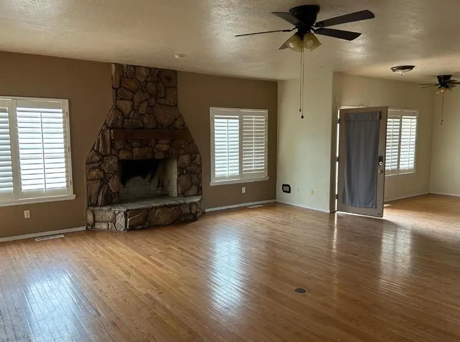 3303 W 7th Street, Elk City, OK 73644 - Image #2