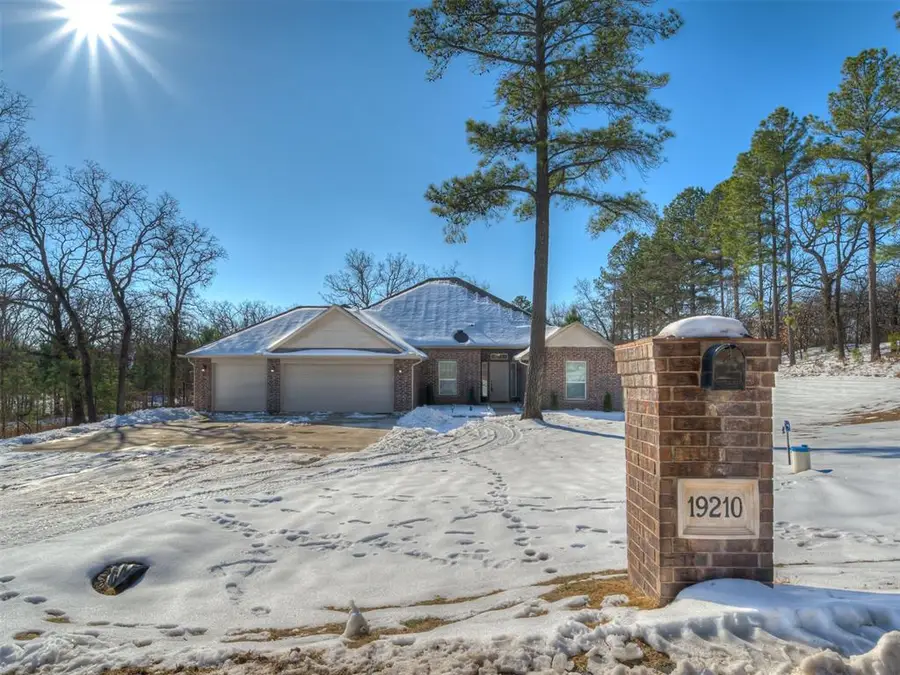 19210 Hidden Pines Drive, Norman, OK 73026 - Image #3