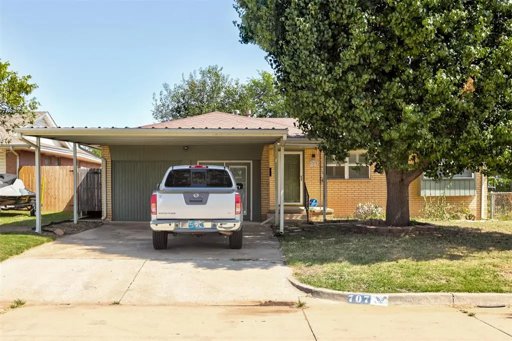 707 Crestmoor Drive, Moore, OK 73160 - Image #1
